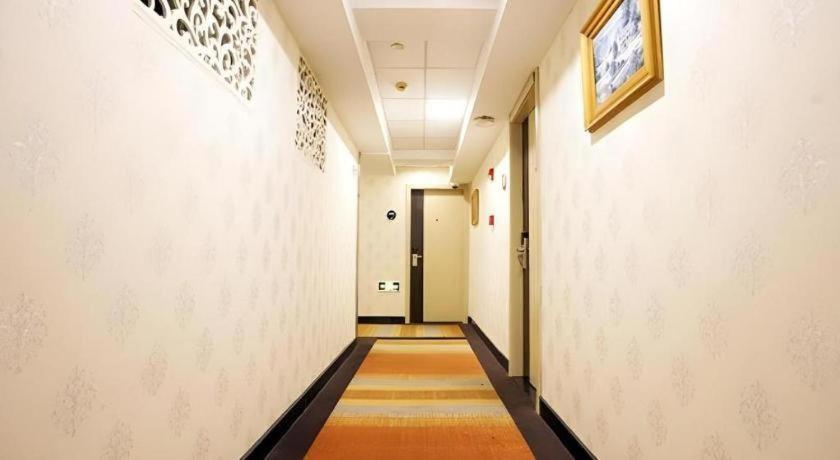 Shell Expo Changqing Road Metro Station Hotel