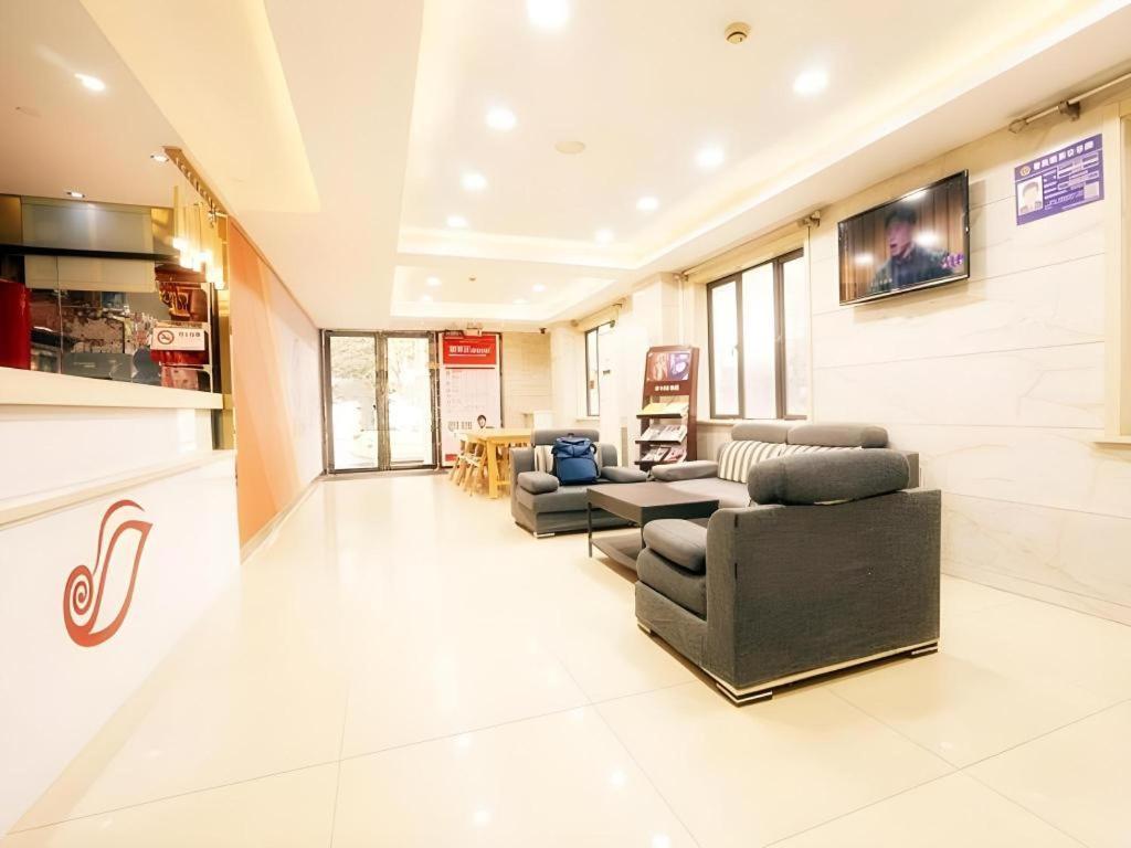 Shell Expo Changqing Road Metro Station Hotel