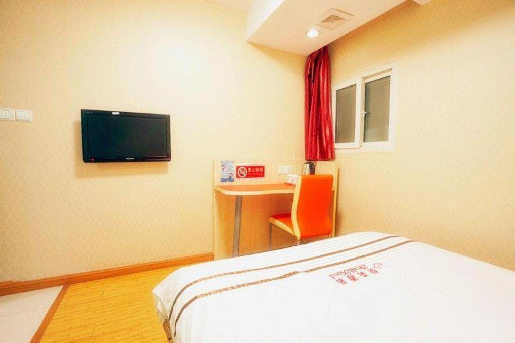 Shell Expo Changqing Road Metro Station Hotel