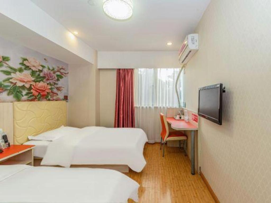 Hotel Shell Expo Changqing Road Metro Station 2*