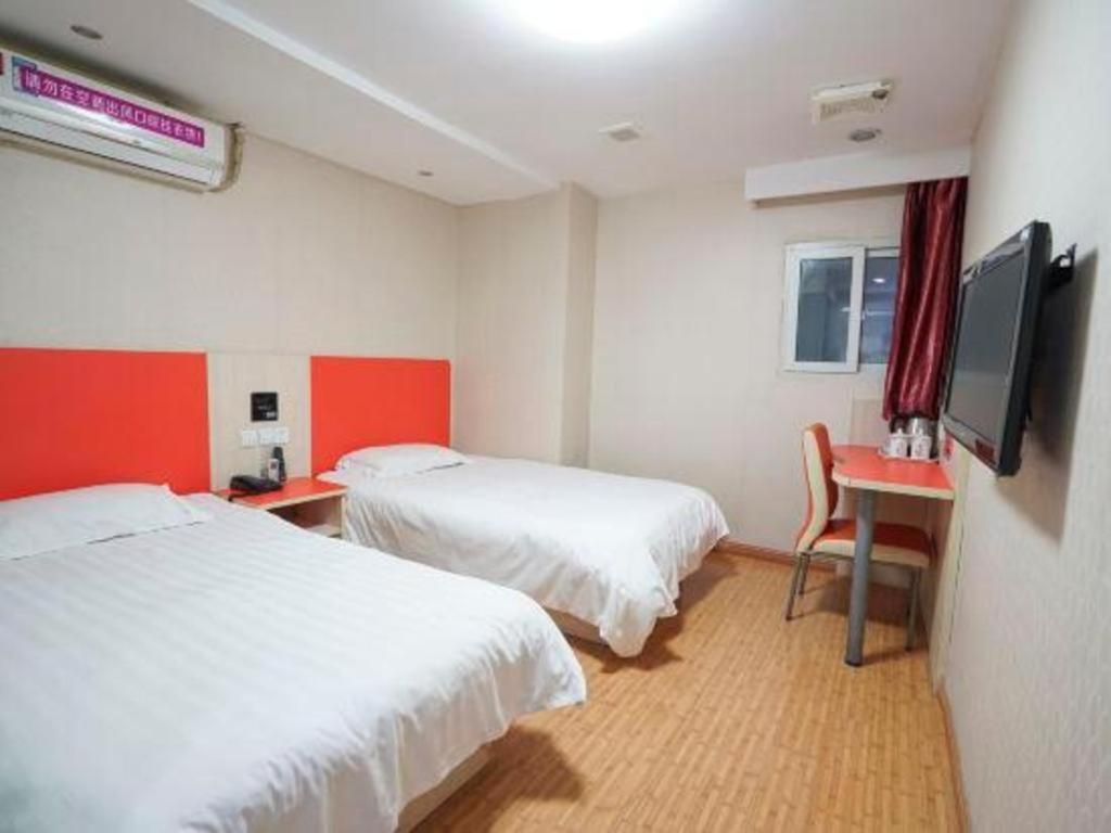 Shell Expo Changqing Road Metro Station Hotel
