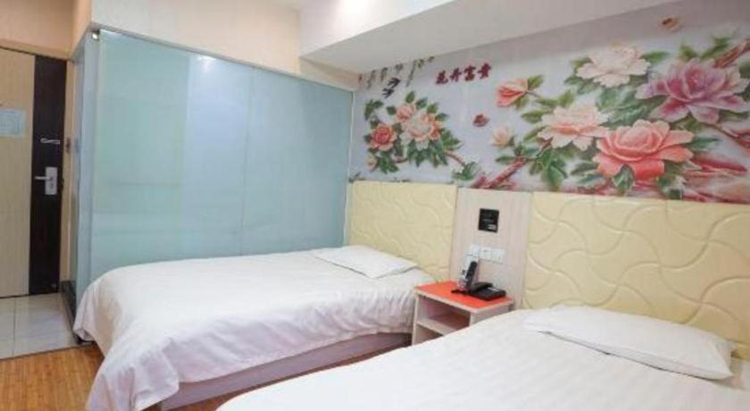 Shell Expo Changqing Road Metro Station Hotel