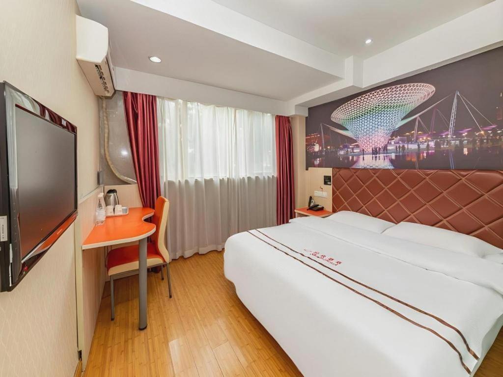 Shell Expo Changqing Road Metro Station Hotel 2*