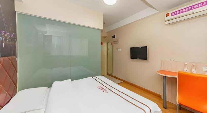 Hotel Shell Expo Changqing Road Metro Station