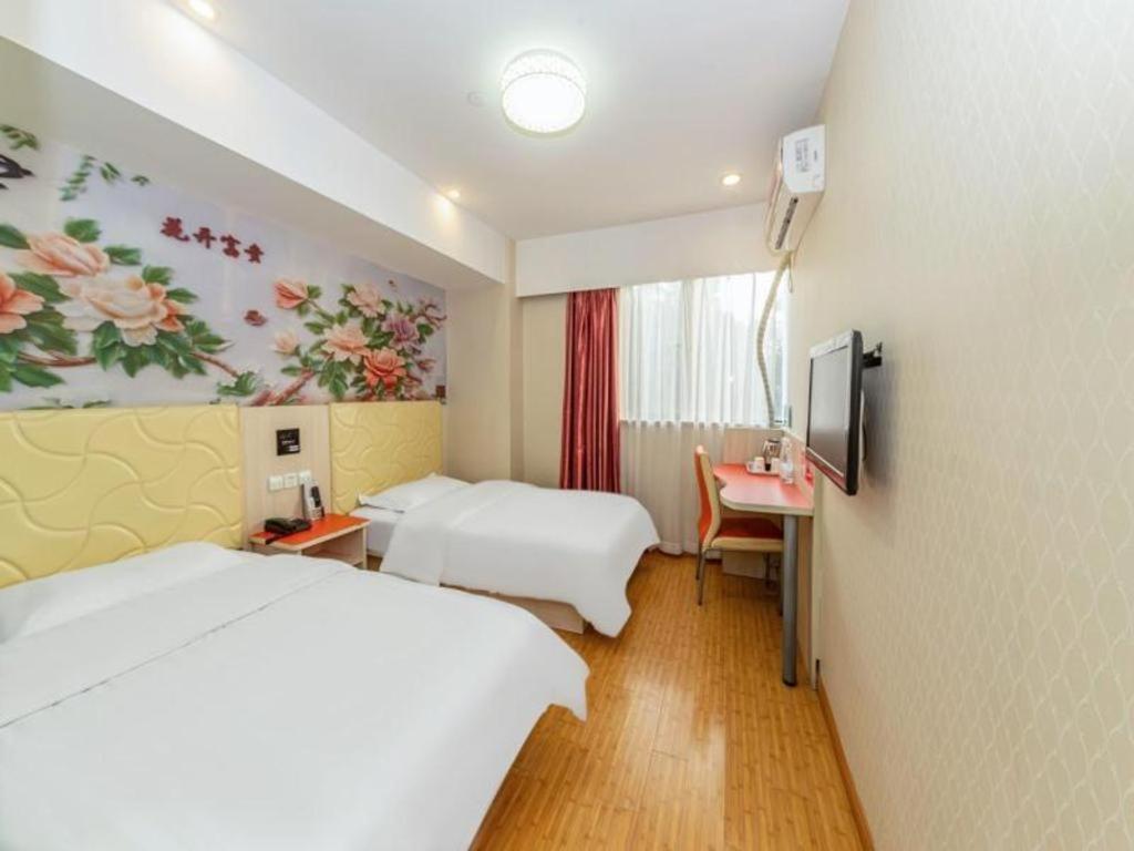 Shell Expo Changqing Road Metro Station Hotel 2*