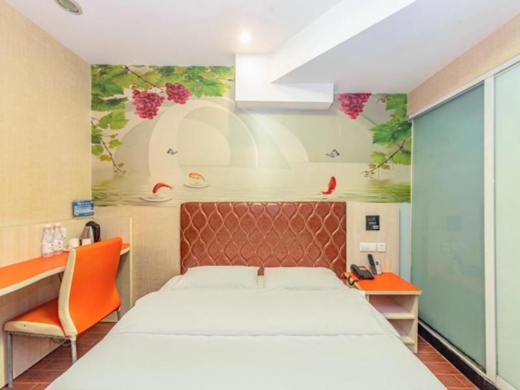 Hotel Shell Expo Changqing Road Metro Station