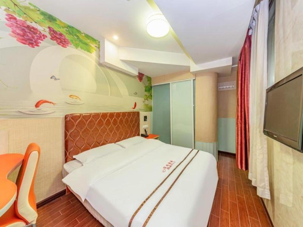 Hotel Shell Expo Changqing Road Metro Station 2*