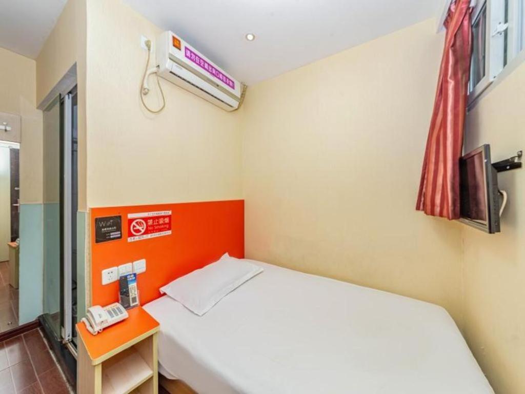 Hotel Shell Expo Changqing Road Metro Station Shanghai